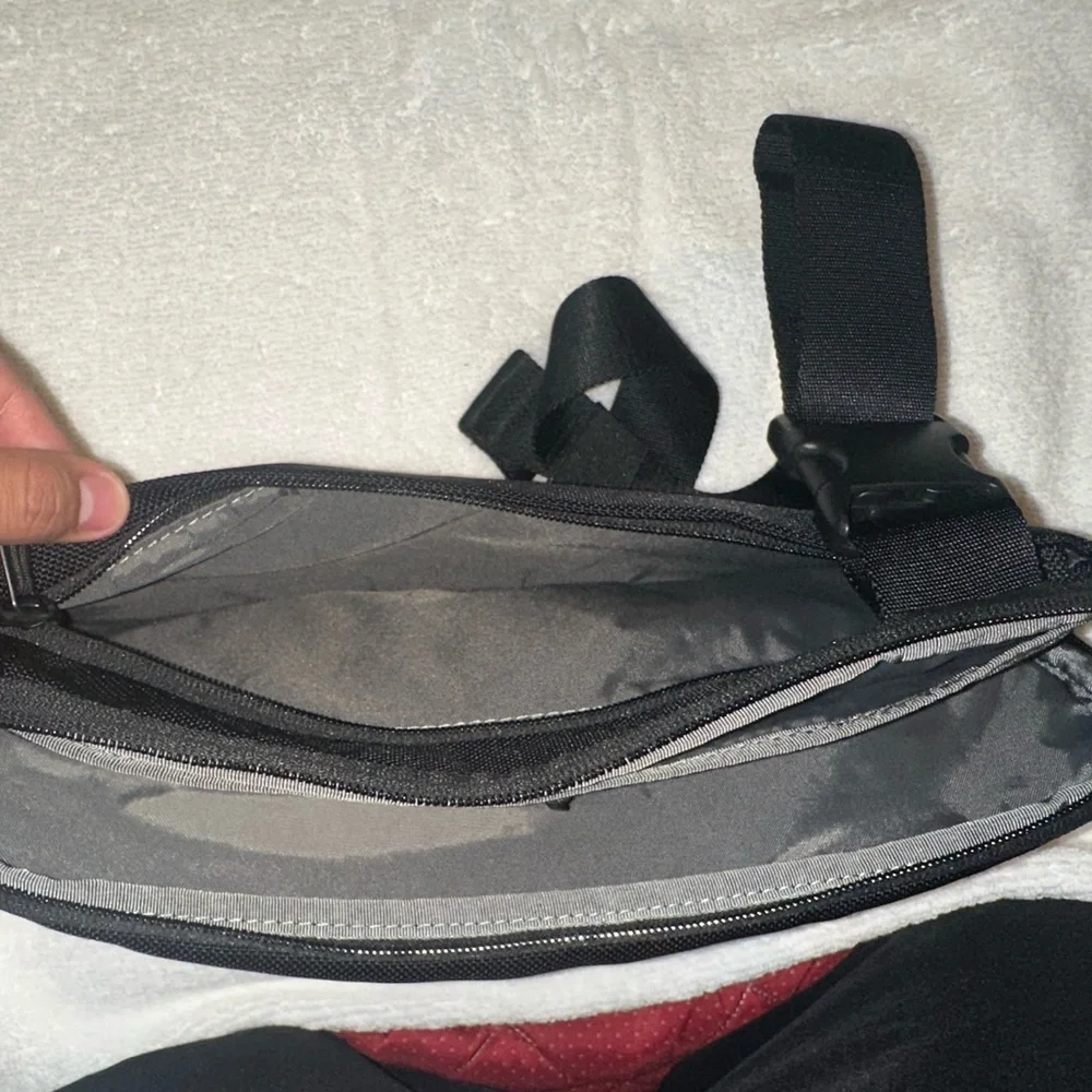 Aer Day Sling 2 Black Crossbody Bag